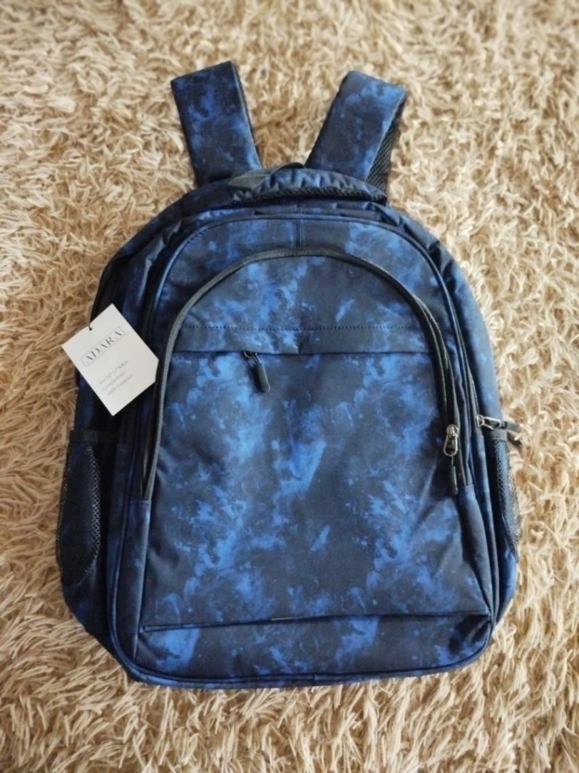 MOCHILA ESCOLAR NUEVA-Azul marino con diseño
