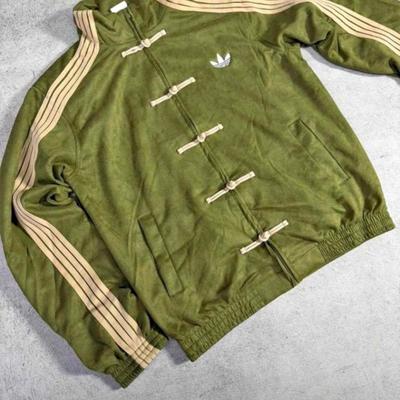 Campera verde tipo Adidas